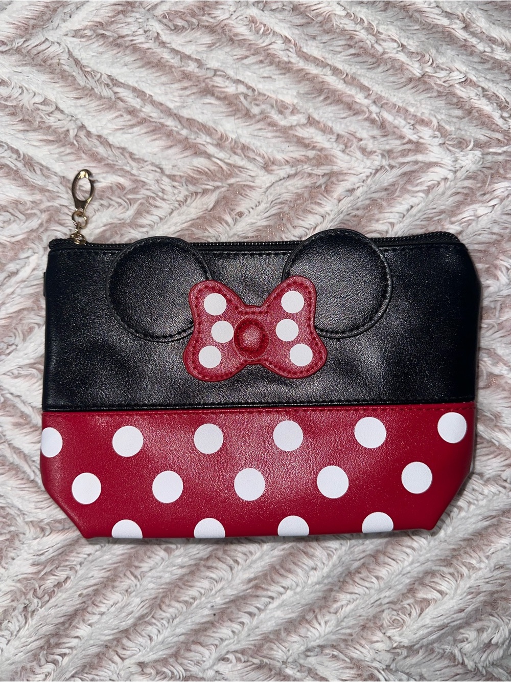 Minie Mouse Polka Dot Bow Wristlet Clutch in Black & Red